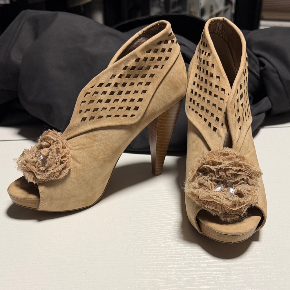 BKE Tan Peep-Toe Heels
